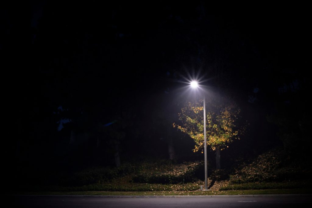 Street lighting dimming: strategies, technologies & implementation guide